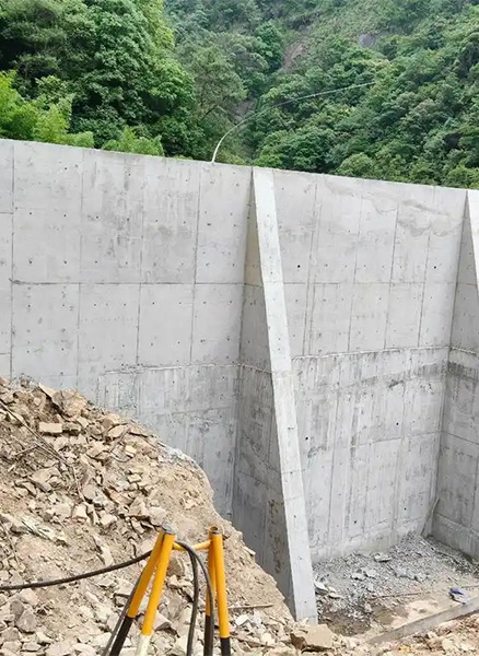 无锡滨湖区重力式挡土墙